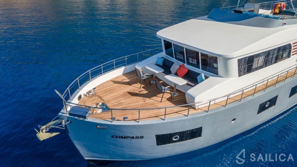 Trawler 24 - Yacht Charter Sailica