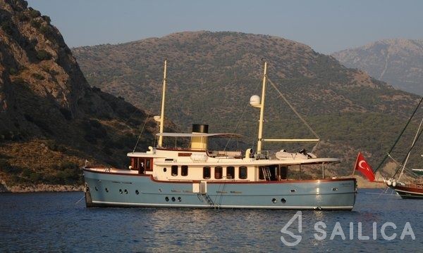 Trawler 78 - Yacht Charter Sailica