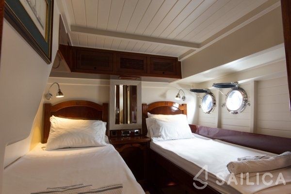 Trawler 78 - Yacht Charter Sailica
