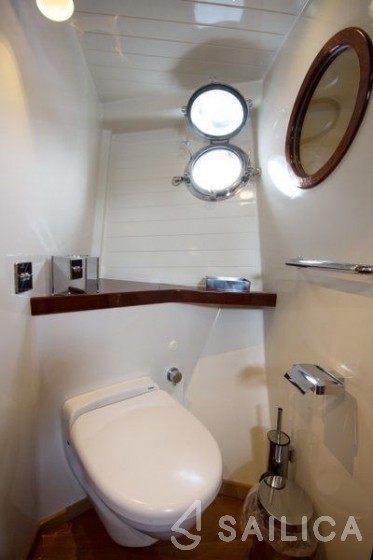 Trawler 78 - Yacht Charter Sailica