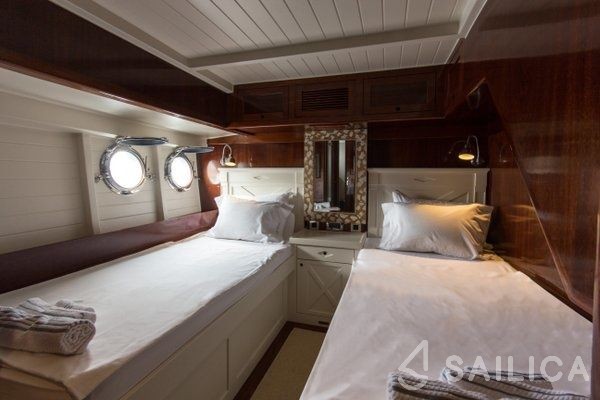 Trawler 78 - Yacht Charter Sailica