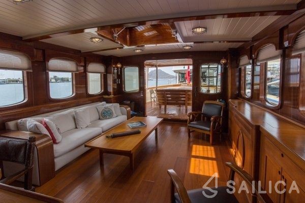 Trawler 78 - Yacht Charter Sailica