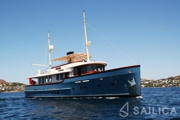 Trawler 78 - Yacht Charter Sailica