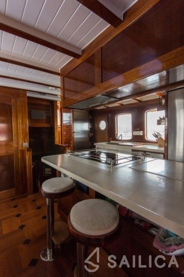 Trawler 78 - Yacht Charter Sailica