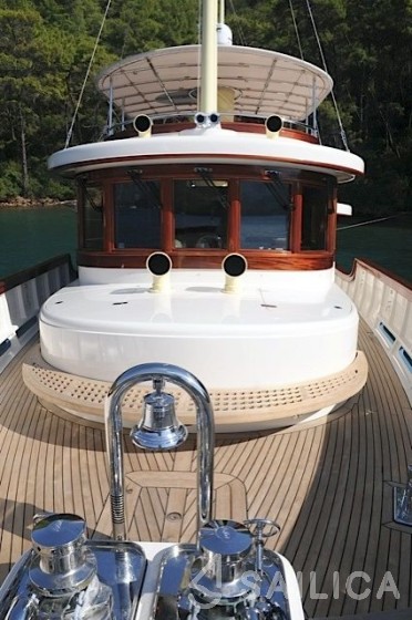 Trawler 78 - Yacht Charter Sailica