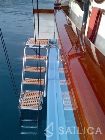 Trawler 78 - Yacht Charter Sailica