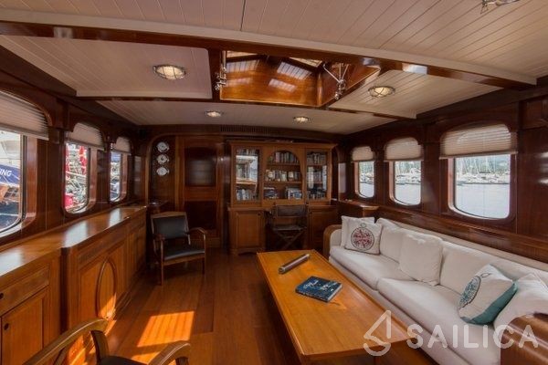 Trawler 78 - Yacht Charter Sailica