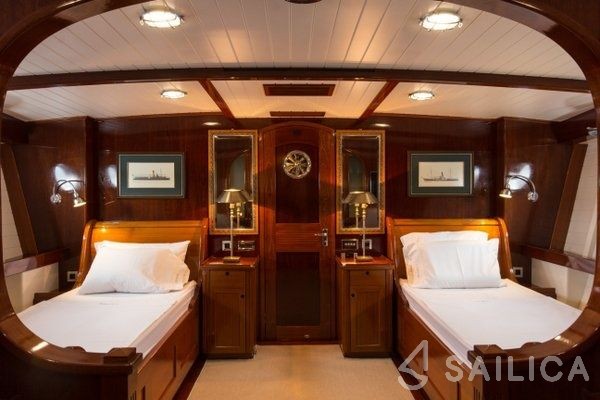 Trawler 78 - Yacht Charter Sailica