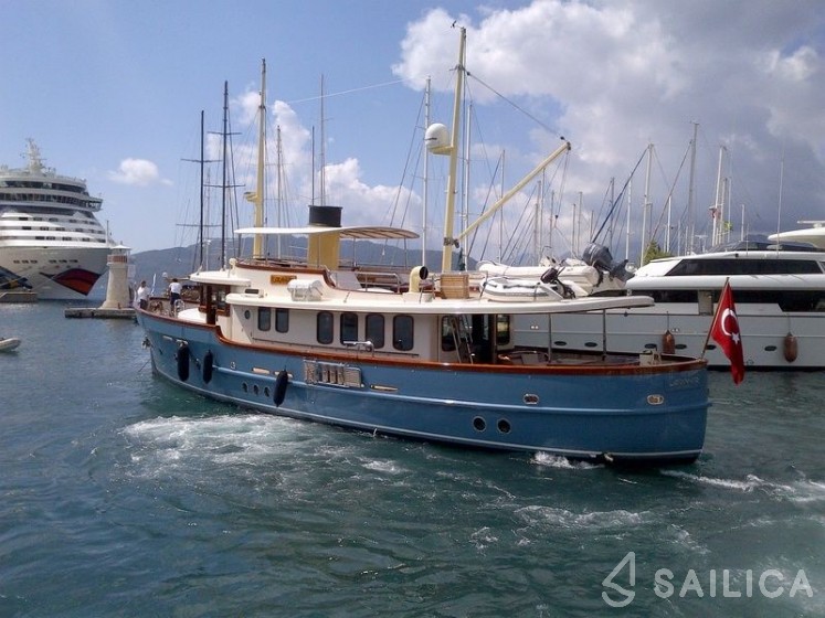 Trawler 78 - Yacht Charter Sailica