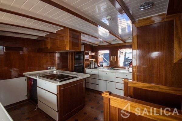 Trawler 78 - Yacht Charter Sailica