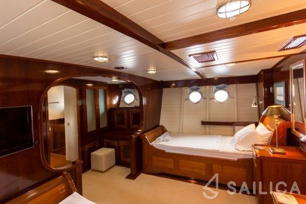 Trawler 78 - Yacht Charter Sailica