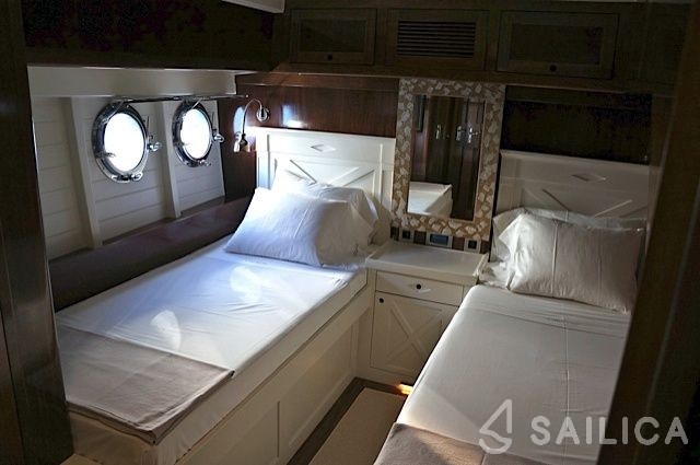 Trawler 78 - Yacht Charter Sailica
