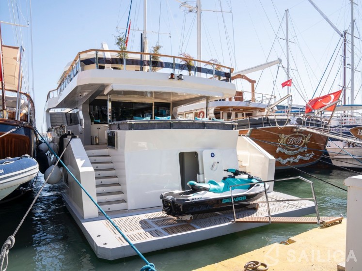 Trowler 49 - Yacht Charter Sailica