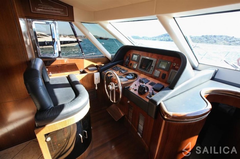 Yaretti 2210 - Yacht Charter Sailica