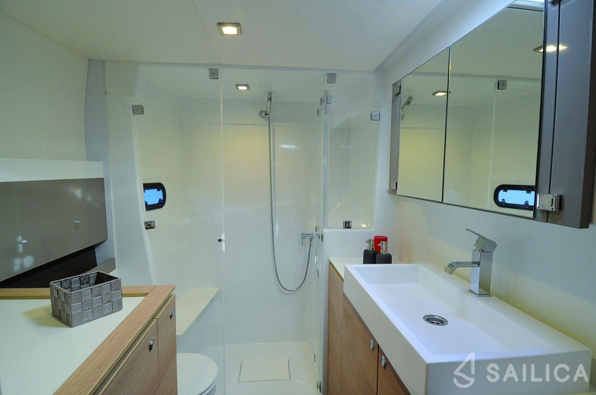 Bali 4.3 - Yacht Charter Sailica