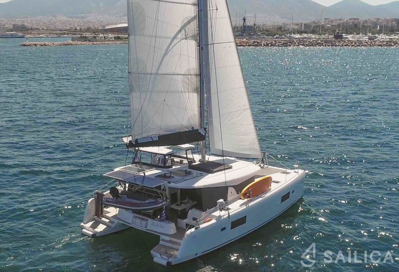 Lagoon 42 - Yacht Charter Sailica