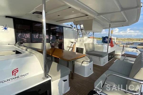 Astréa 42 - Yacht Charter Sailica