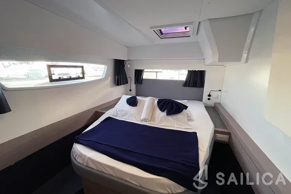 Astréa 42 - Yacht Charter Sailica