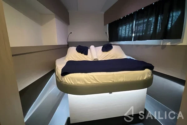 Astréa 42 - Yacht Charter Sailica