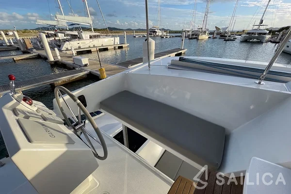 Astréa 42 - Yacht Charter Sailica