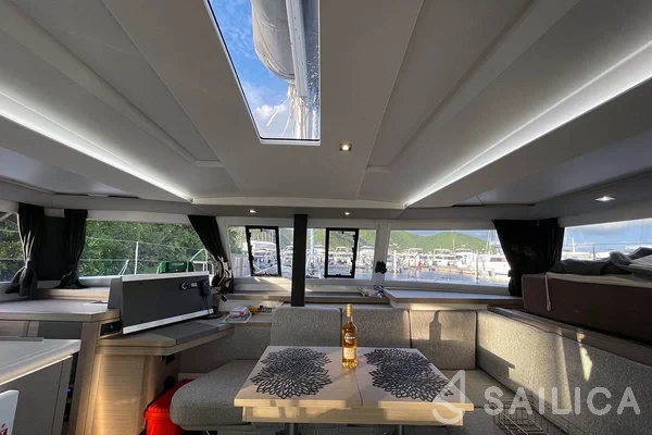 Astréa 42 - Yacht Charter Sailica