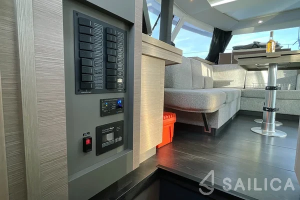 Astréa 42 - Yacht Charter Sailica