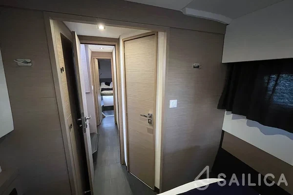 Astréa 42 - Yacht Charter Sailica