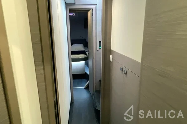 Astréa 42 - Yacht Charter Sailica