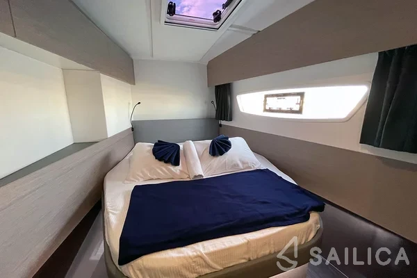 Astréa 42 - Yacht Charter Sailica