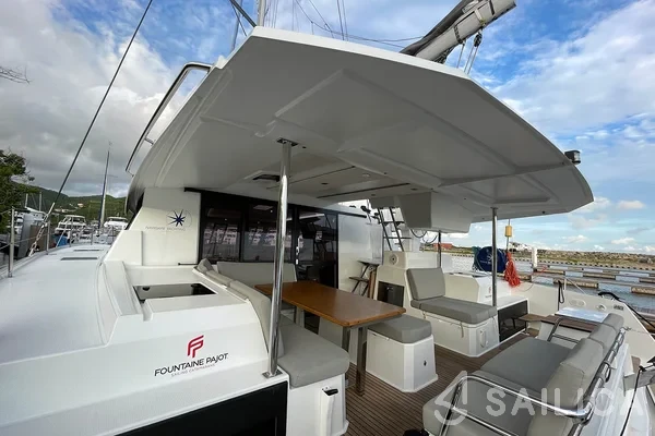 Astréa 42 - Yacht Charter Sailica
