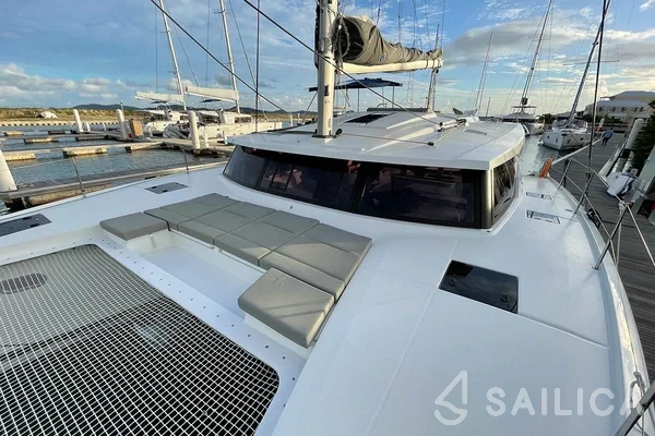 Astréa 42 - Yacht Charter Sailica