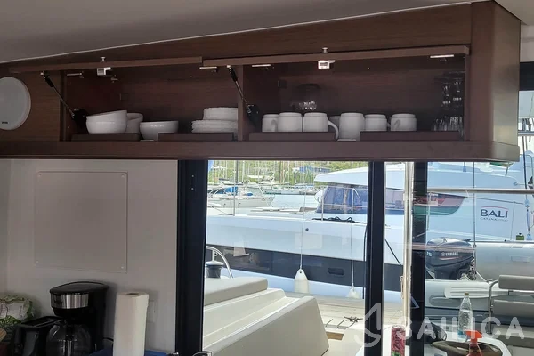 Lagoon 42 - Yacht Charter Sailica