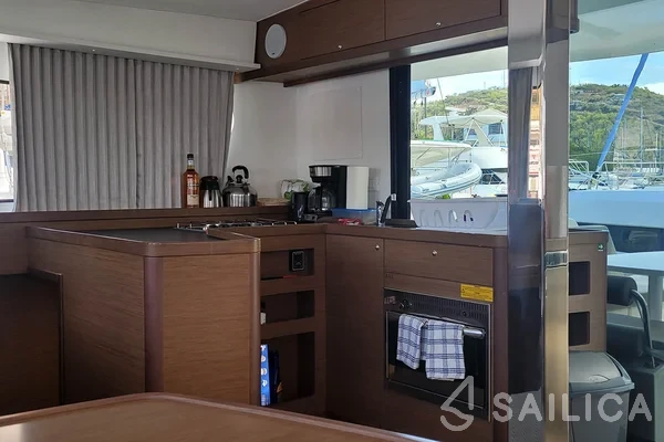 Lagoon 42 - Yacht Charter Sailica