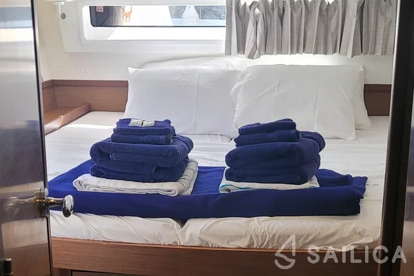 Lagoon 42 - Yacht Charter Sailica
