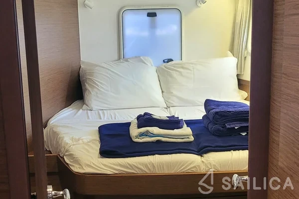Lagoon 42 - Yacht Charter Sailica