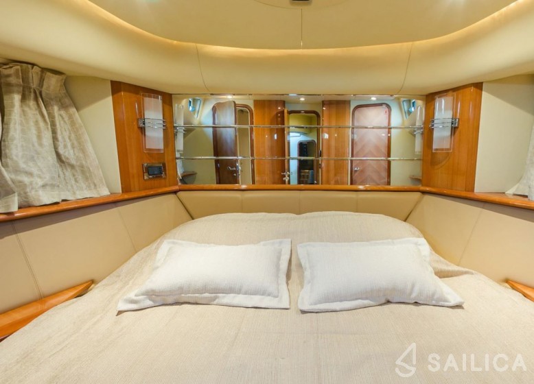 Azimut 46 - Yacht Charter Sailica