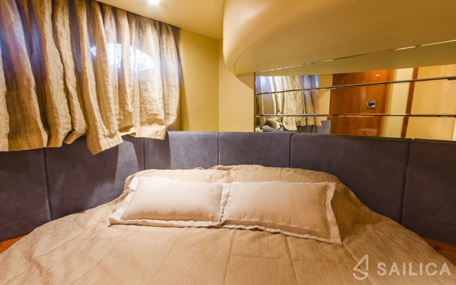 Azimut 46 - Yacht Charter Sailica