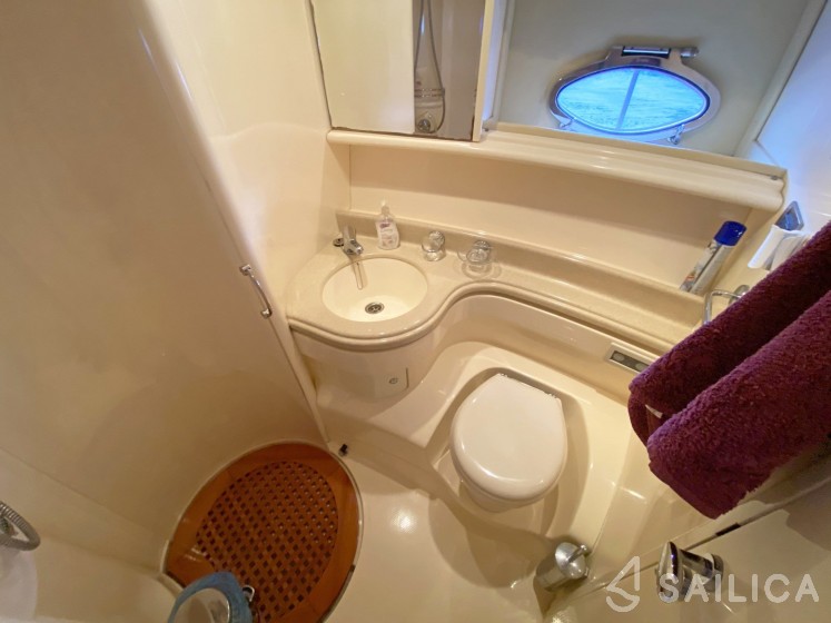 Azimut 46 - Yacht Charter Sailica