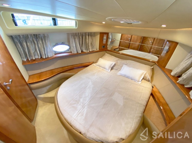 Azimut 46 - Yacht Charter Sailica