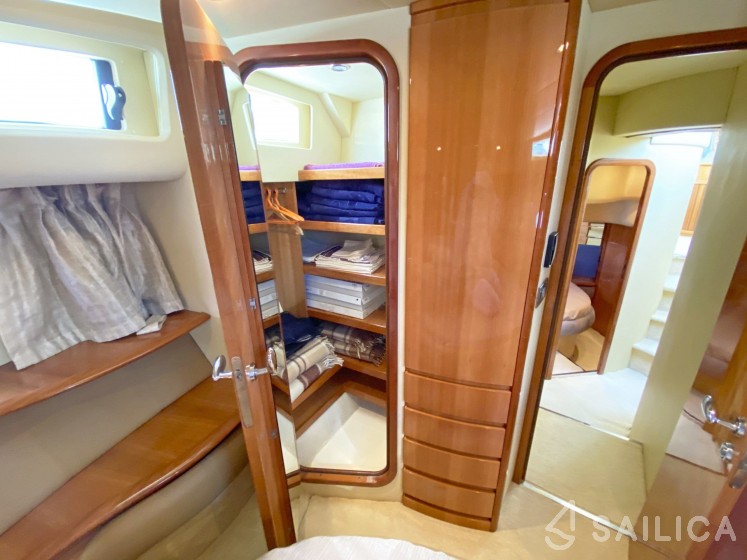 Azimut 46 - Yacht Charter Sailica