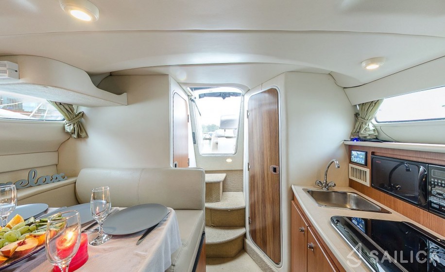 Bayliner 288 - Yacht Charter Sailica