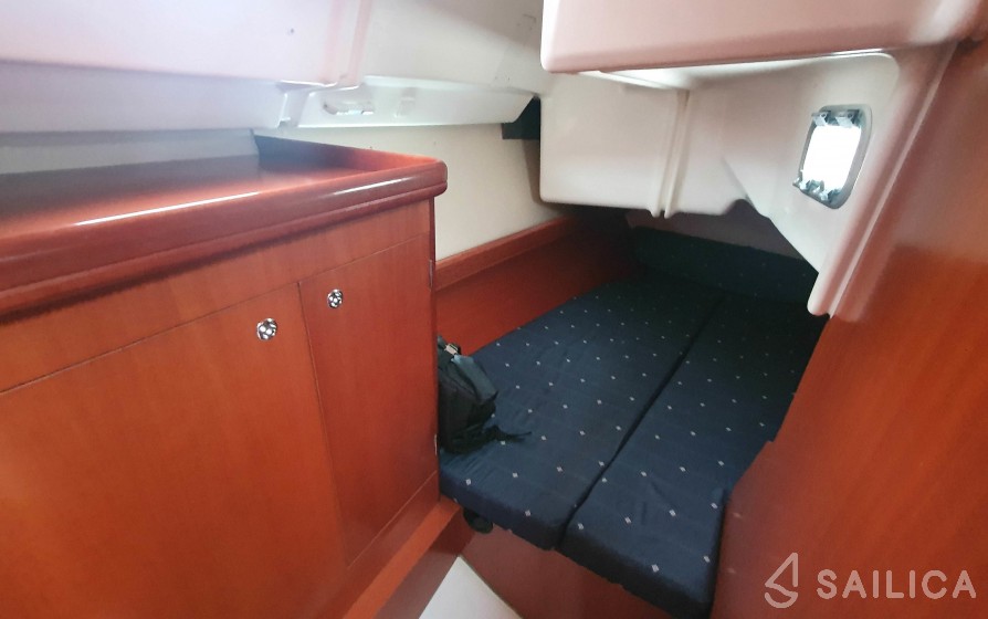 Oceanis 34 - Yacht Charter Sailica