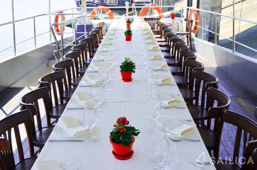 Custom Built - Yacht Charter Sailica