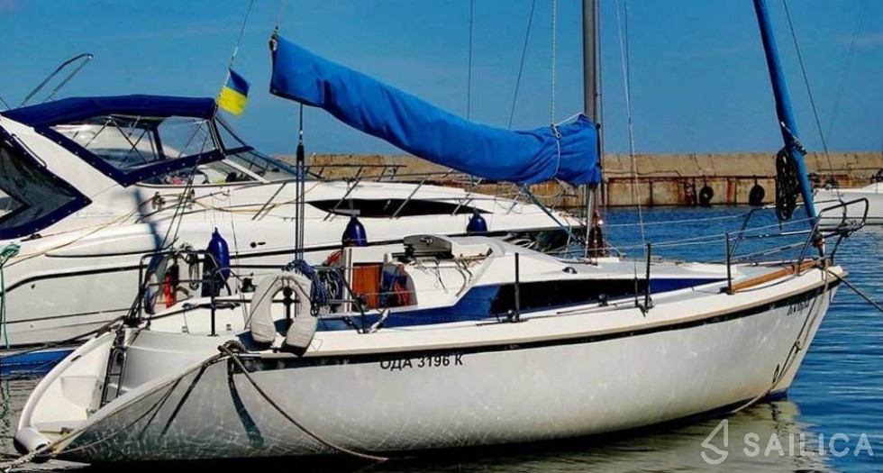 Tango 780 - Yacht Charter Sailica