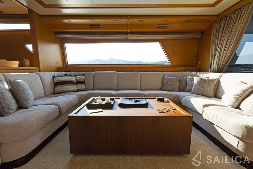 Sanlorenzo 72 - Yacht Charter Sailica