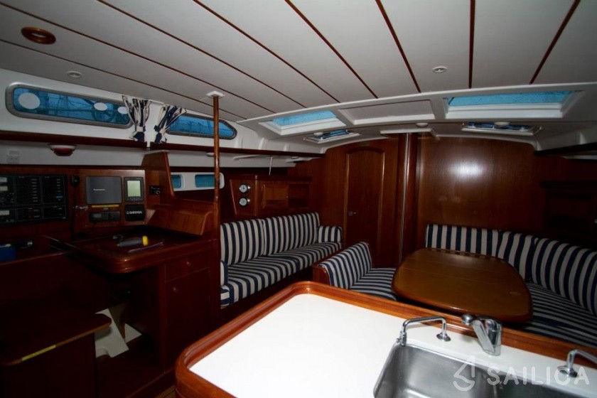 Oceanis 473 - Yacht Charter Sailica