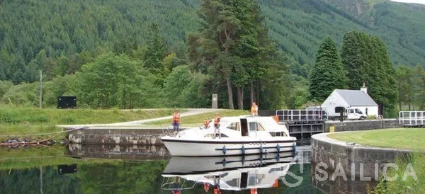 Le Boat Braemore WHS - Yacht Charter Sailica