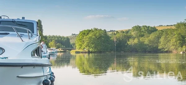 Le Boat Caprice - Yacht Charter Sailica