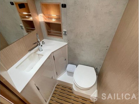 Bavaria C42 - Yacht Charter Sailica