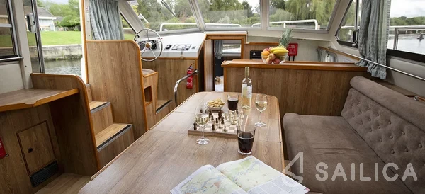 Le Boat Crusader - Yacht Charter Sailica
